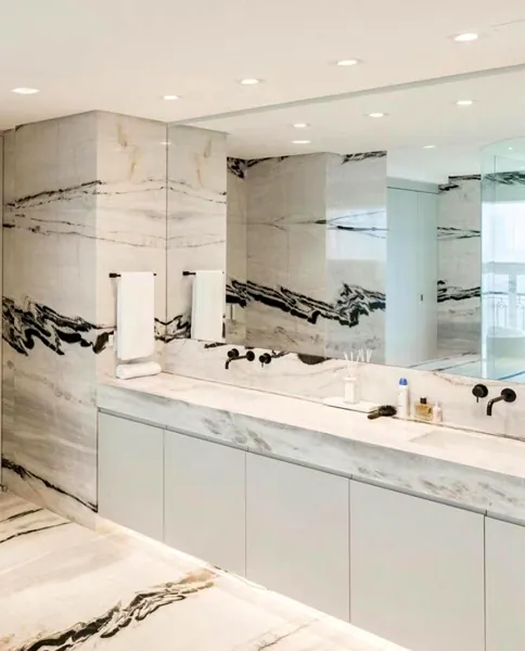 Bathroom and kitchen in white with black veins