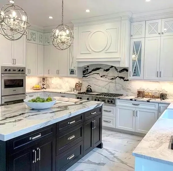 Bathroom and kitchen in white with black veins