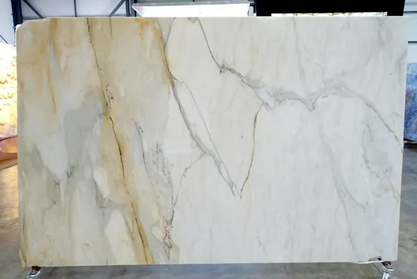 Island, wall and table in a light stone