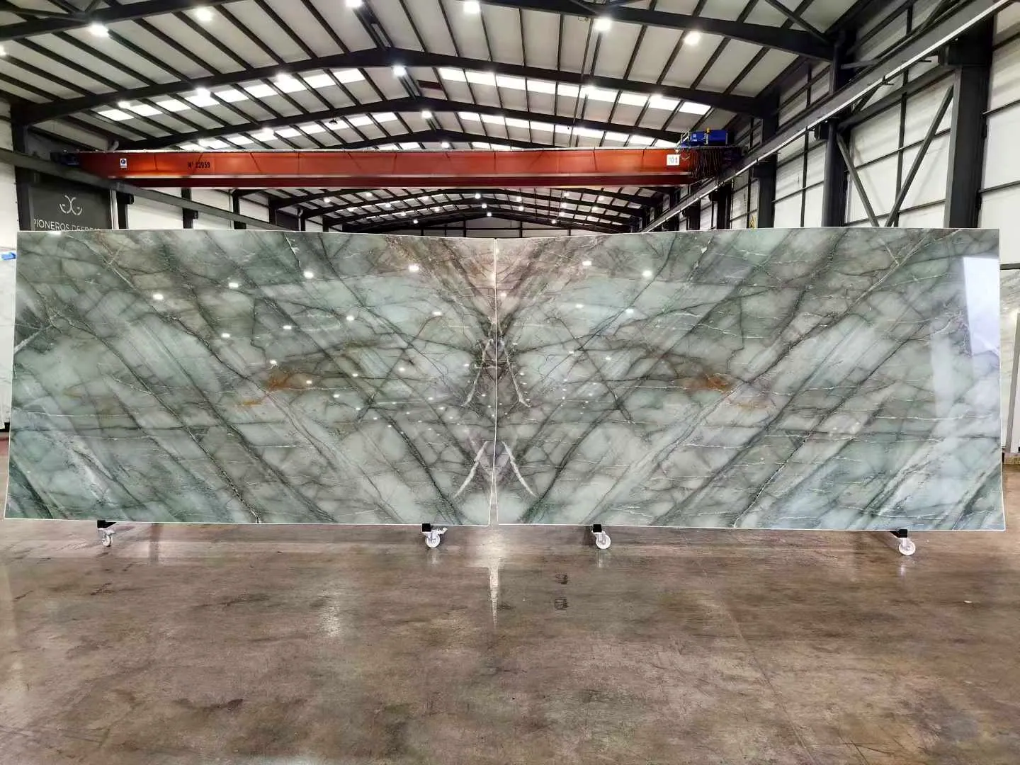 Calacatta Da Vinci Quartzite: real slab in our warehouse