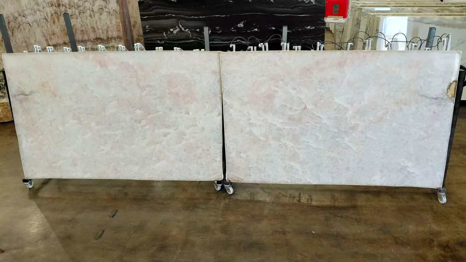 Cuarcita Crystallo Pink: tabla real en nuestro almacén