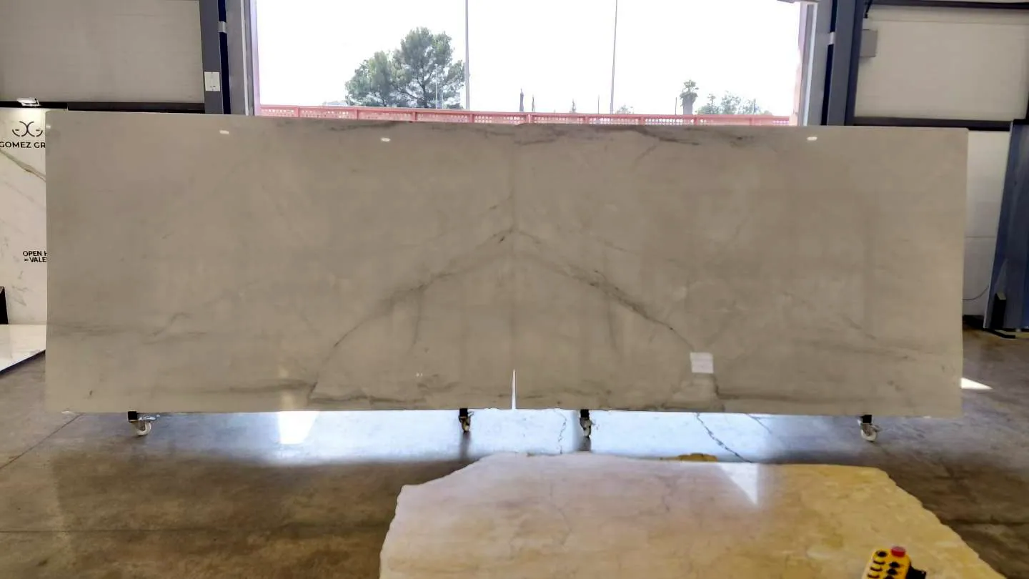 La Ponía White: real slab in our warehouse