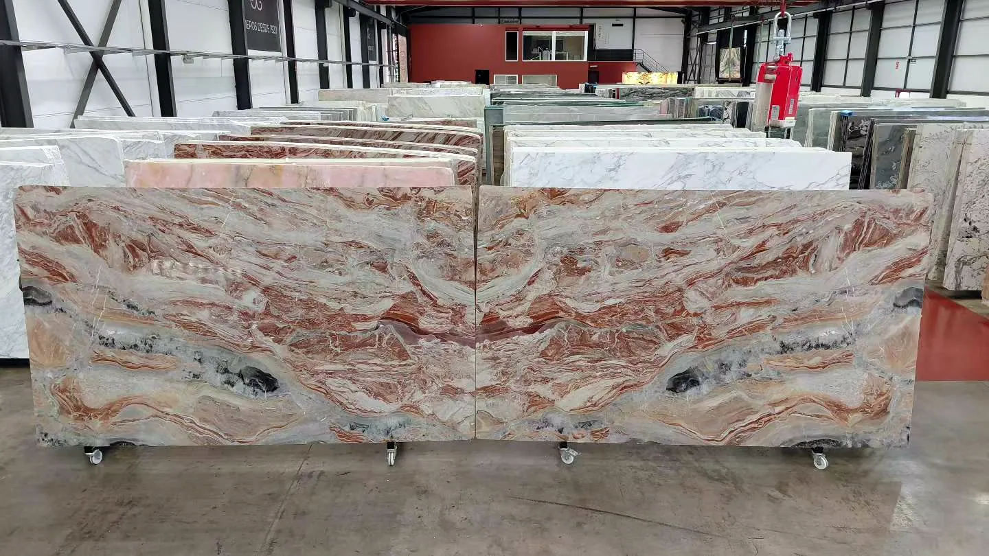 Mármol Orobico Rojo: tabla real en nuestro almacén